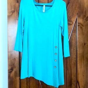 Mint 3/4 sleeve tunic with buttons